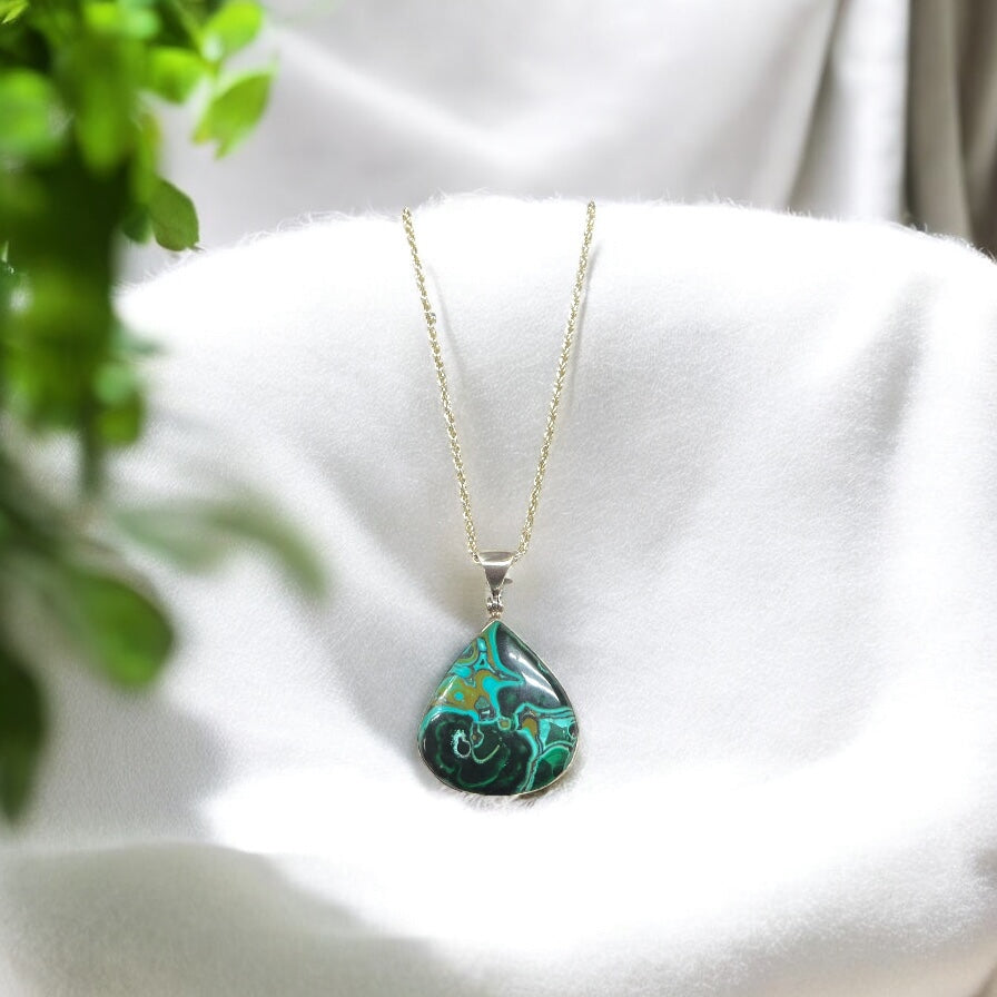 Malacolla Pendant